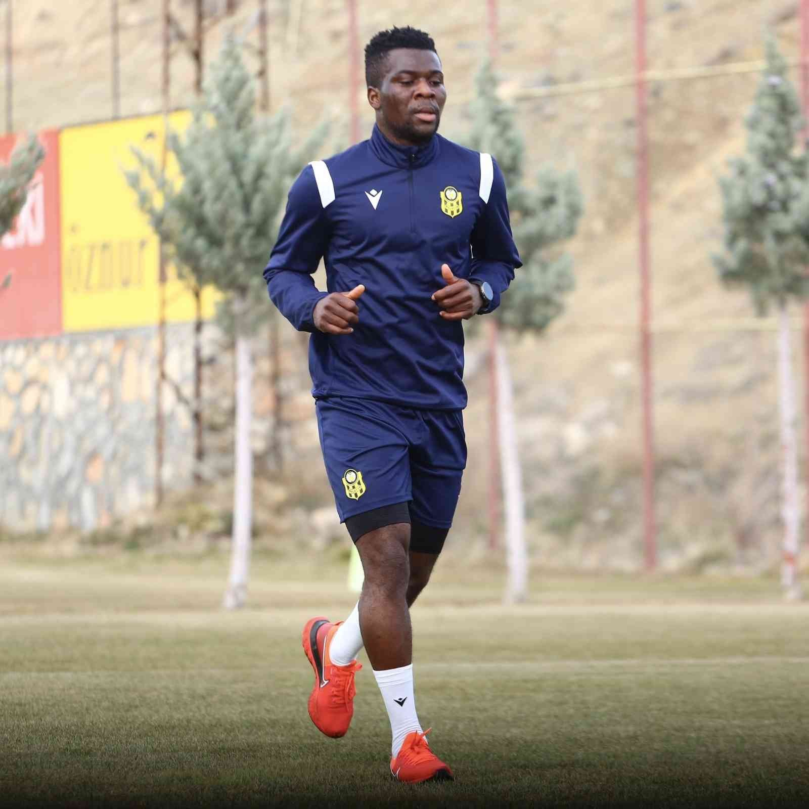 Yeni transfer ilk antrenman�na ��kt�
