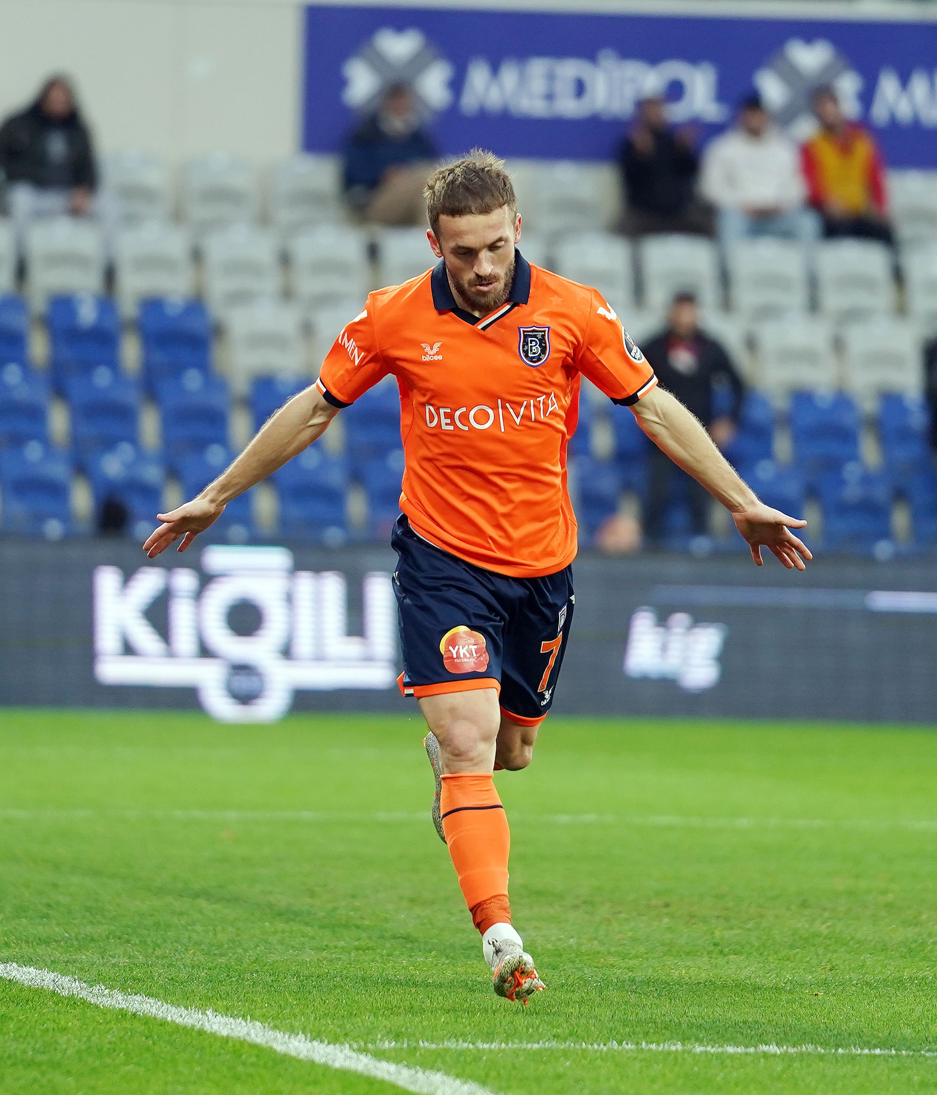 Ba�ak�ehir'den Edin Visca'ya veda mesaj�
