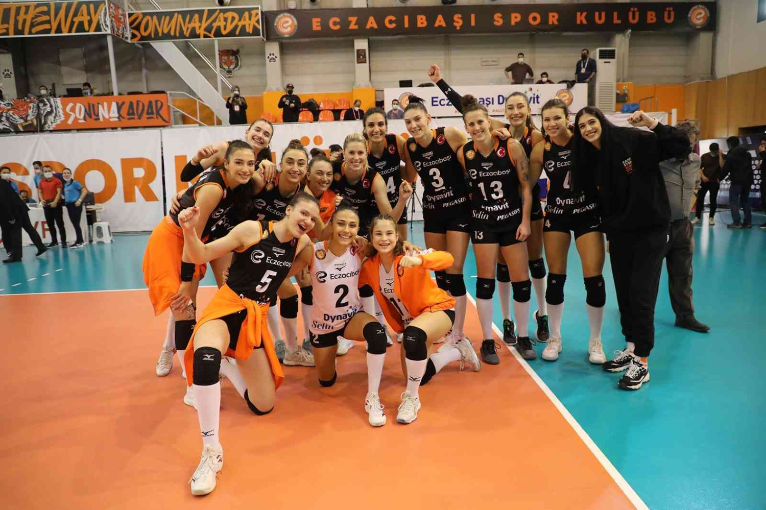 Eczac�ba�� D�rtl� Final'e kald�
