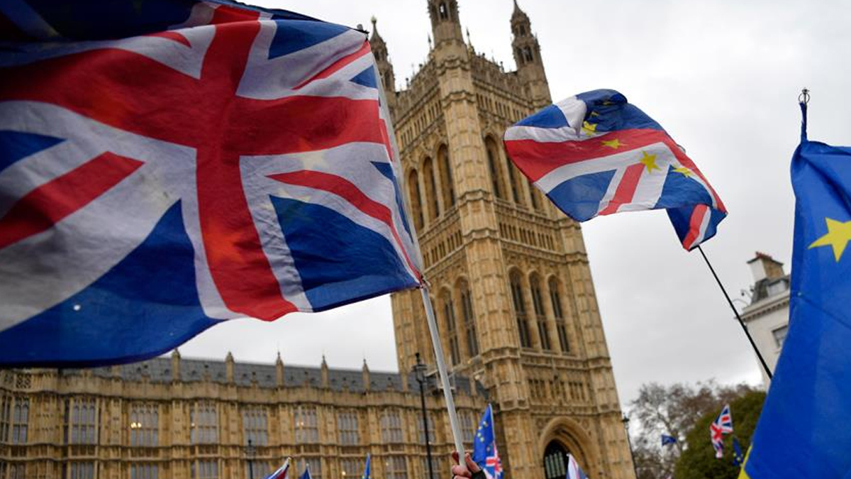 �ngiltere, yolculuk �ncesi Kovid-19 testi zorunlulu�unu kald�r�yor