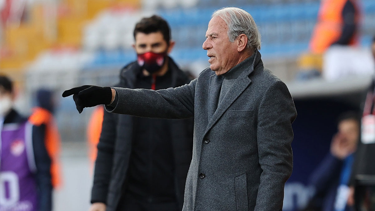 Mustafa Denizli'den kadroda zorunlu de�i�iklik