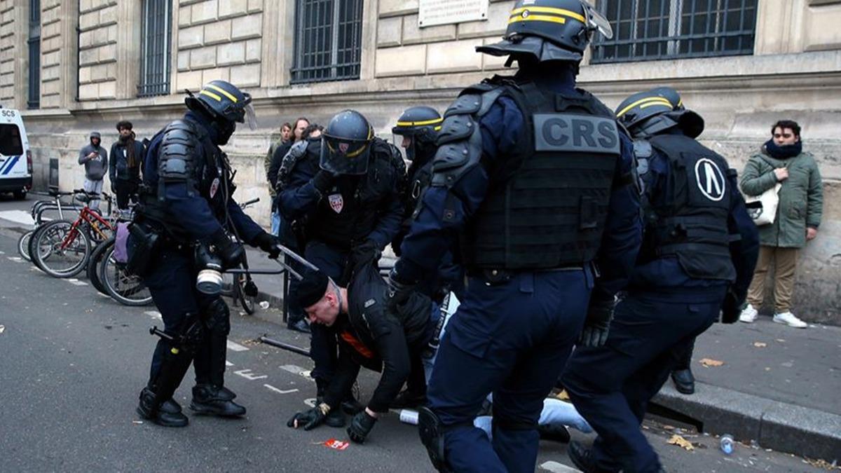Fransa'da 6 polise rklktan hapis cezas
