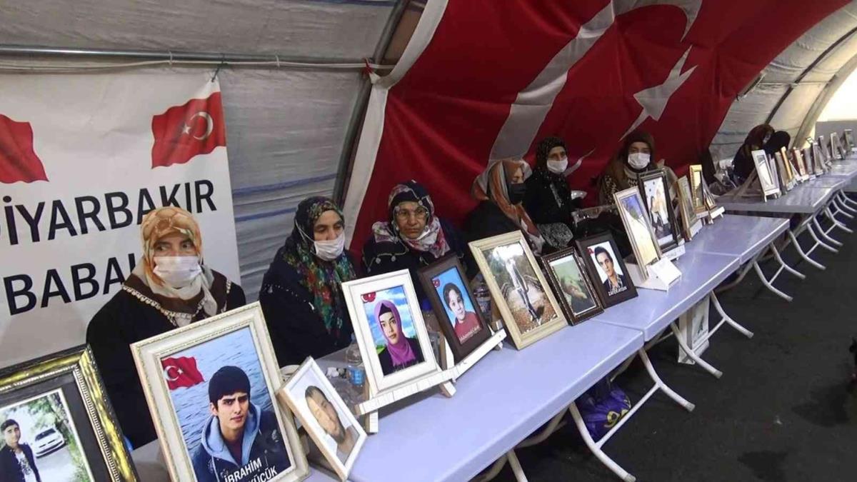 HDP'nin terristlerin yaknlarn Meclis'e karmasna evlat nbetindeki ailelerden sert tepki