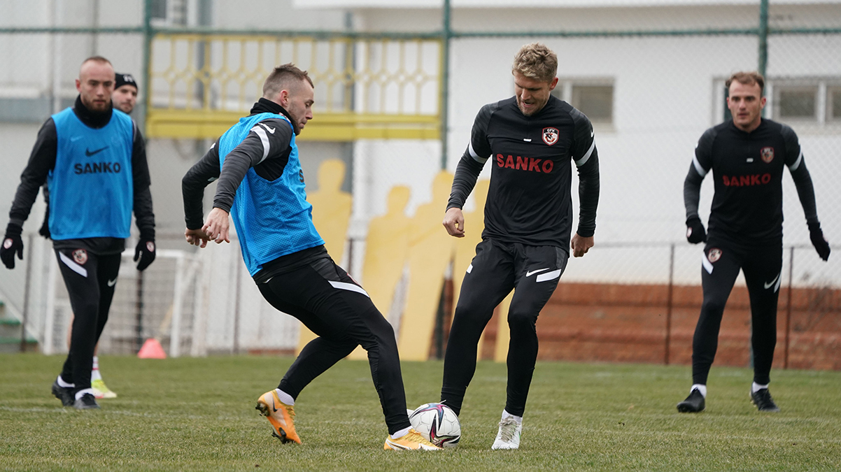 Gaziantep FK'da 5 futbolcu koronavir�se yakaland�