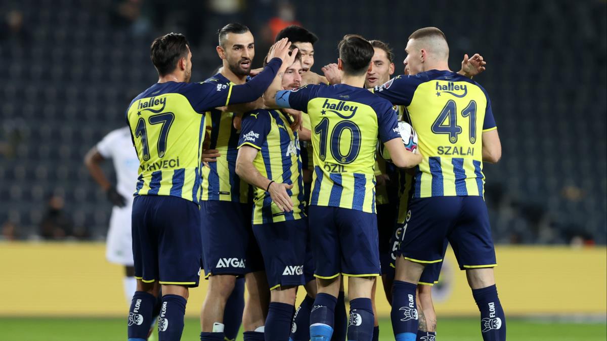 Fenerbahe'nin Adana Demirspor ma kadrosu belli oldu