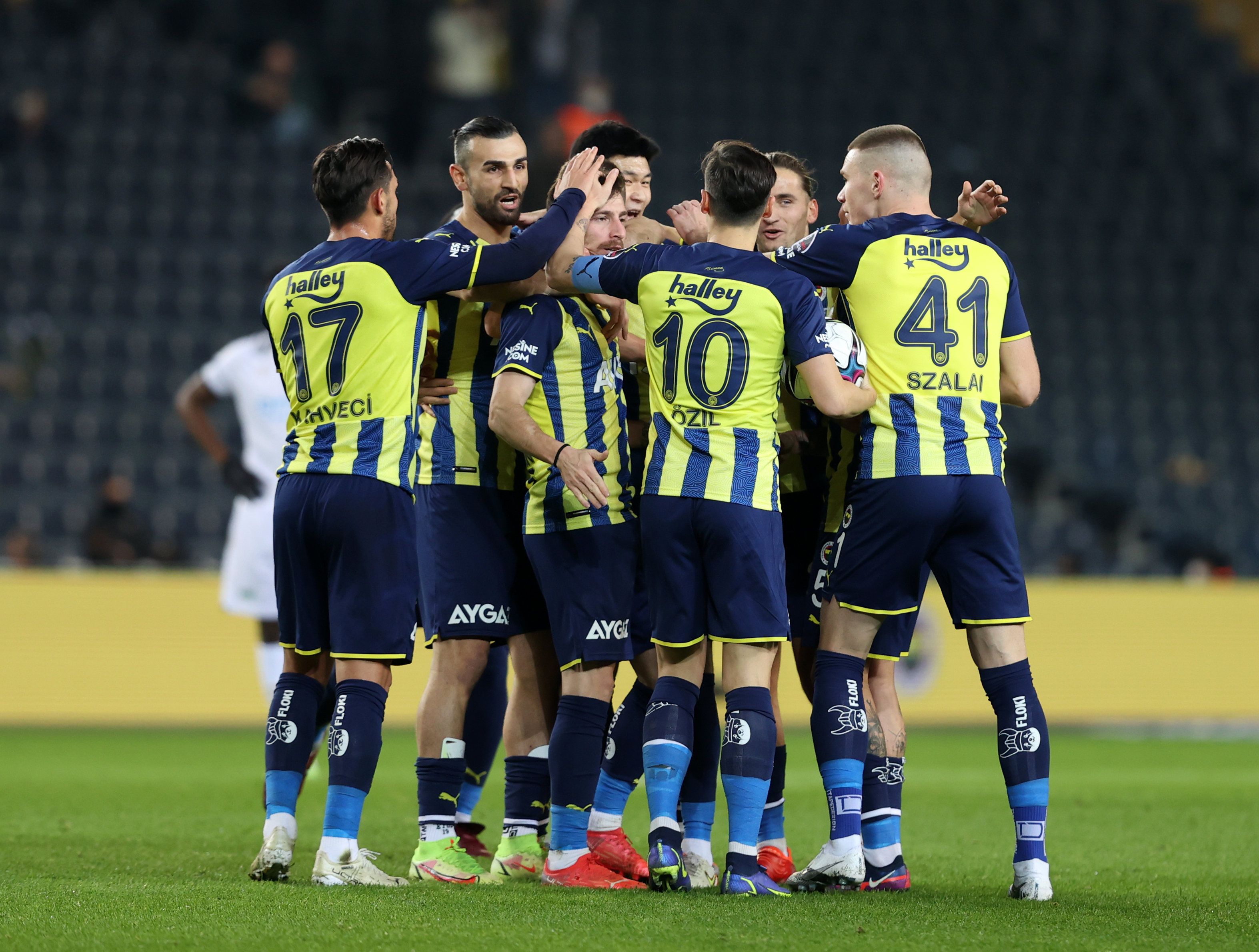 Fenerbahe'nin Adana Demirspor ma kadrosu belli oldu