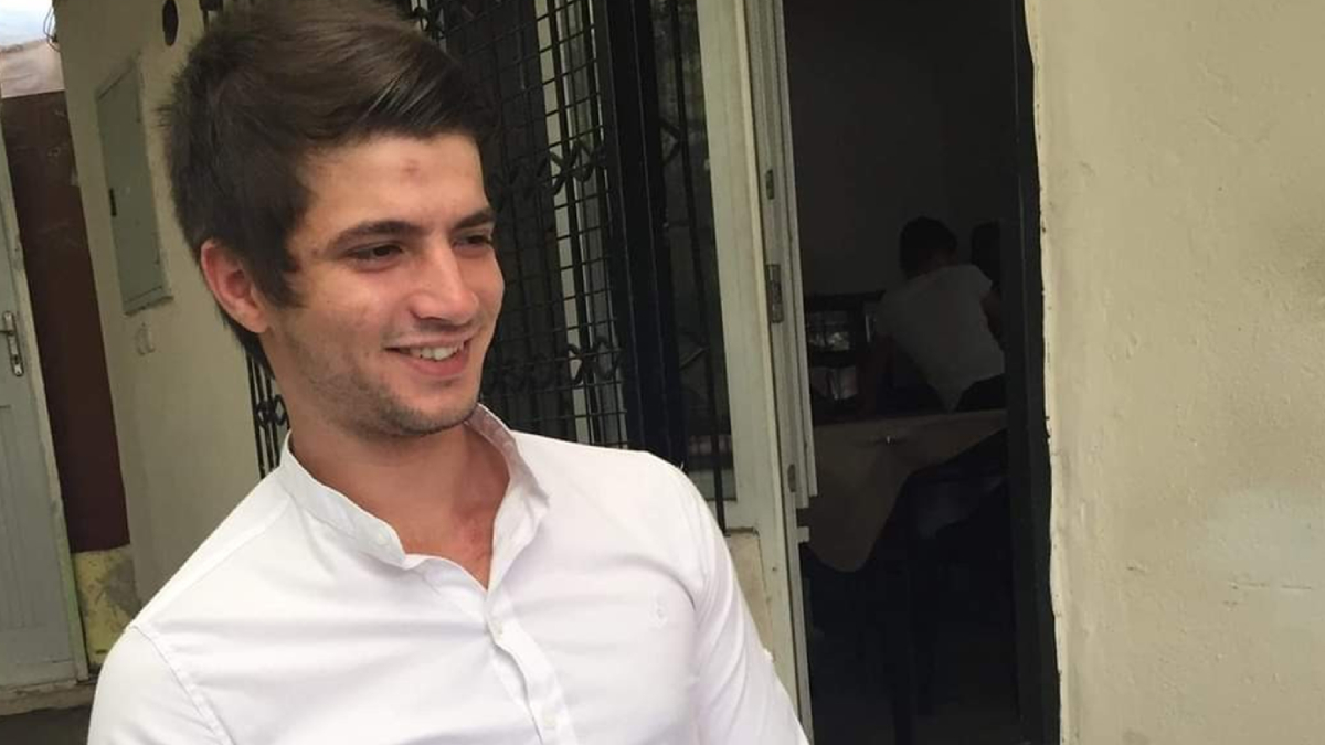 Tavuklar�n bah�eye girmesi kavga ba�latt�, 25 ya��ndaki gen� hayat�n� kaybetti