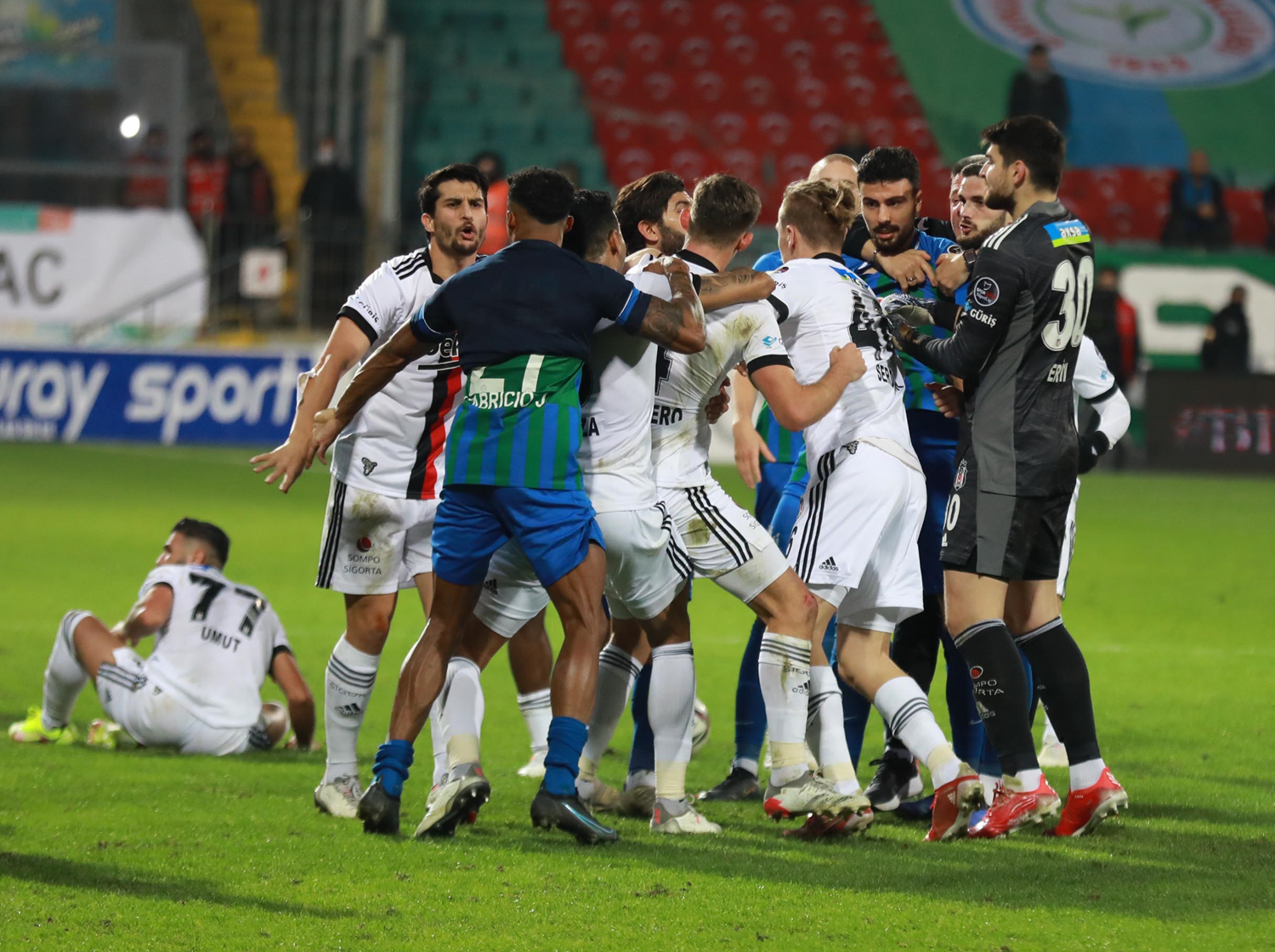 Be�ikta�'ta Umut Mera�'tan k�t� haber