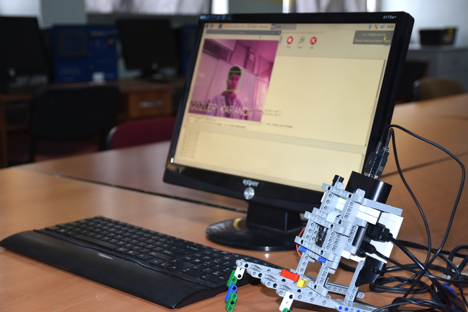 'Direksiyon ba��nda uyuklamay� �nleyen sistem' geli�tirdiler