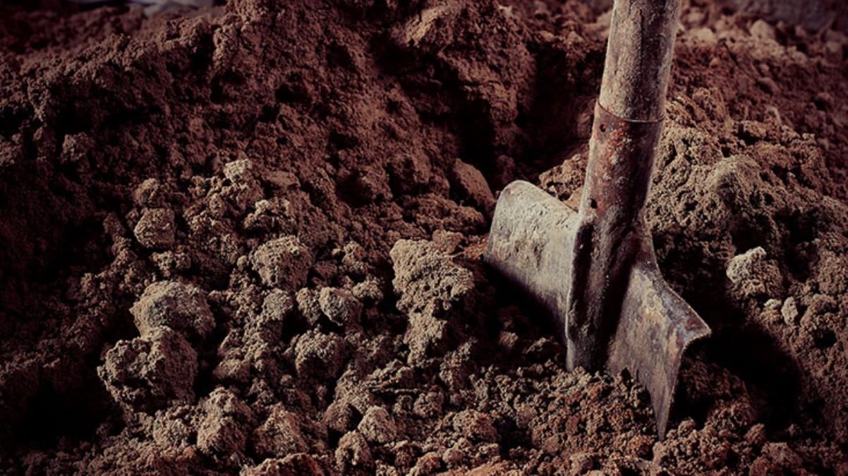 �nan�lmas� zor olay! Mezar kazan 4 ki�i dakikalar i�inde �ld�