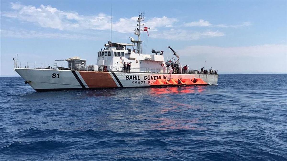 Sahil Gvenlik, 2021'de Yunanistan'n denizde lme terk ettii 15 bin kiiyi kurtard