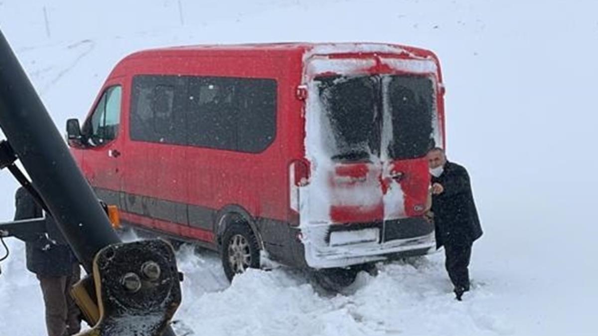 Ardahan'da kar nedeniyle ulama kapanan 39 ky yolu ald 