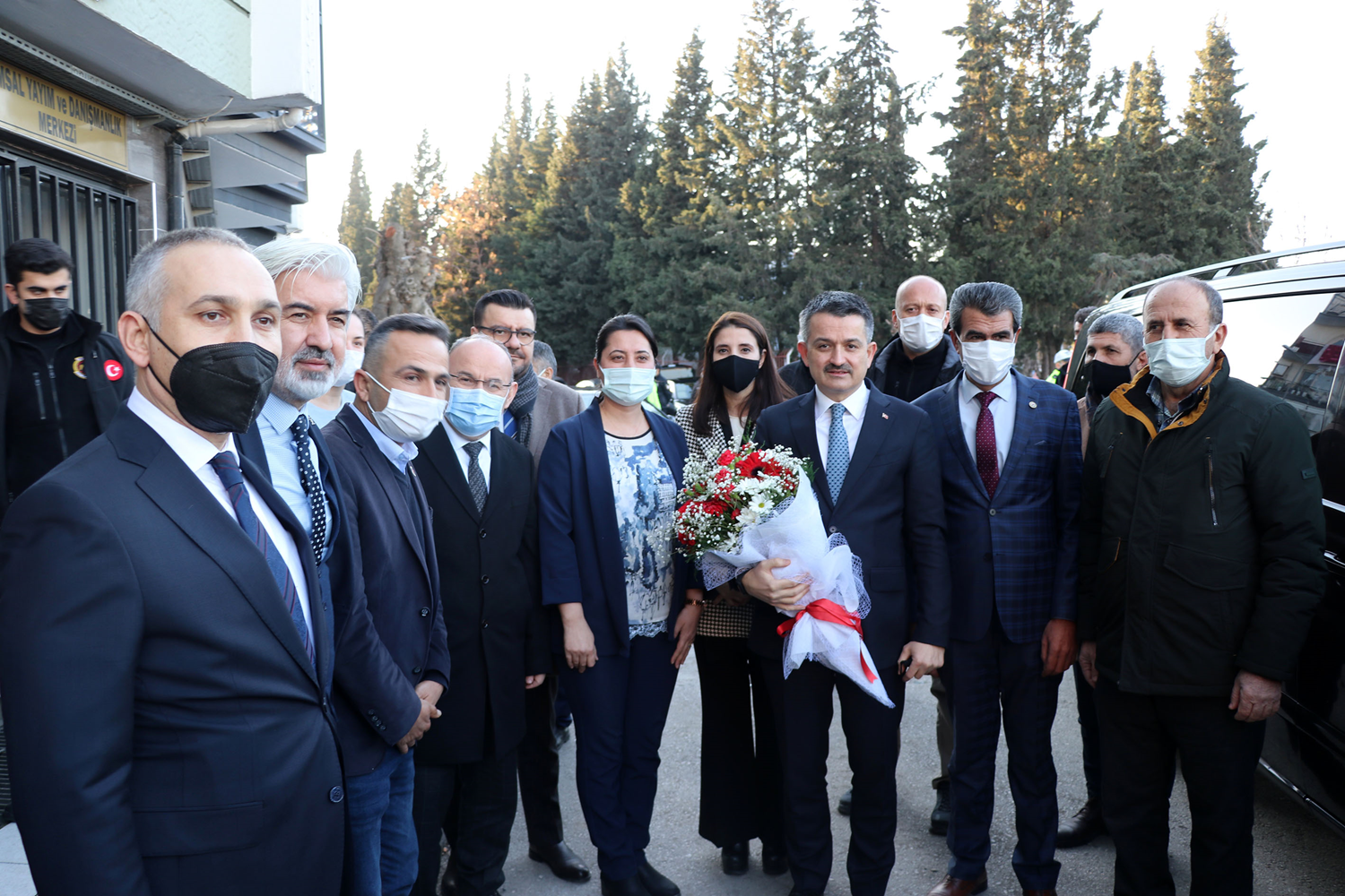 Bakan Pakdemirli, Manisa'da temaslarda bulundu