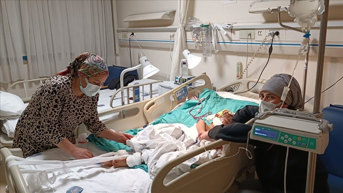 Minik Asiye'ye y�z felcine y�nelik ameliyat yap�ld�