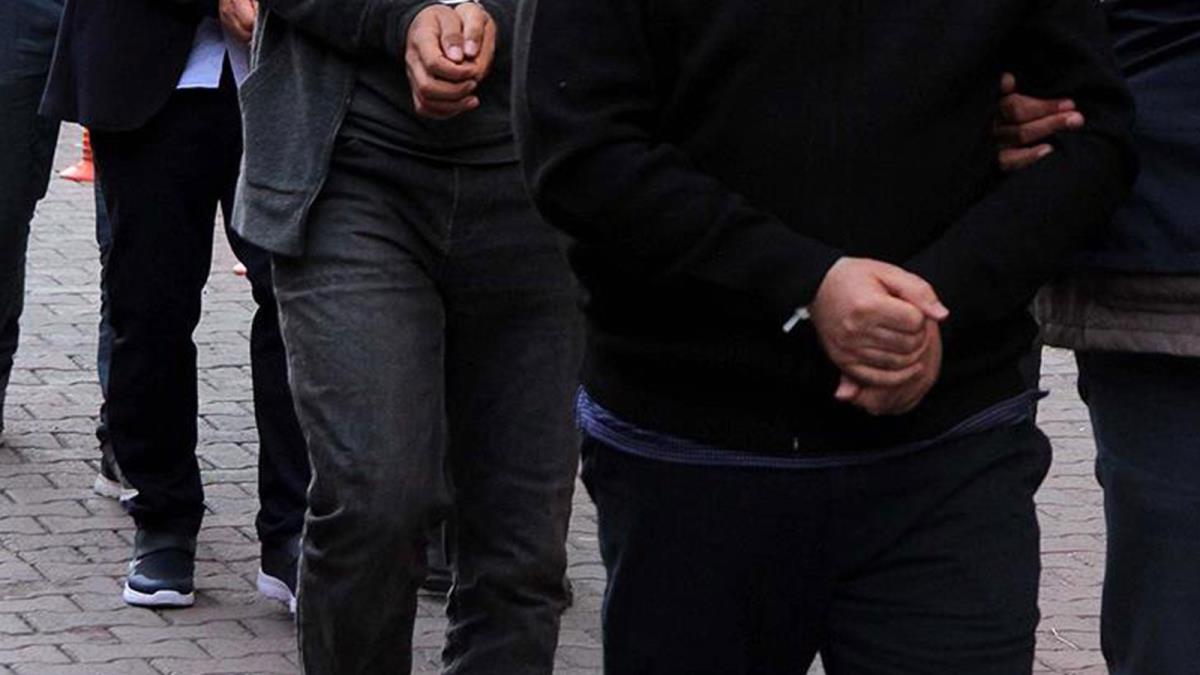 Sivas'ta zimmetine 2,5 milyon dolar geirdii iddia edilen banka mdr tutukland
