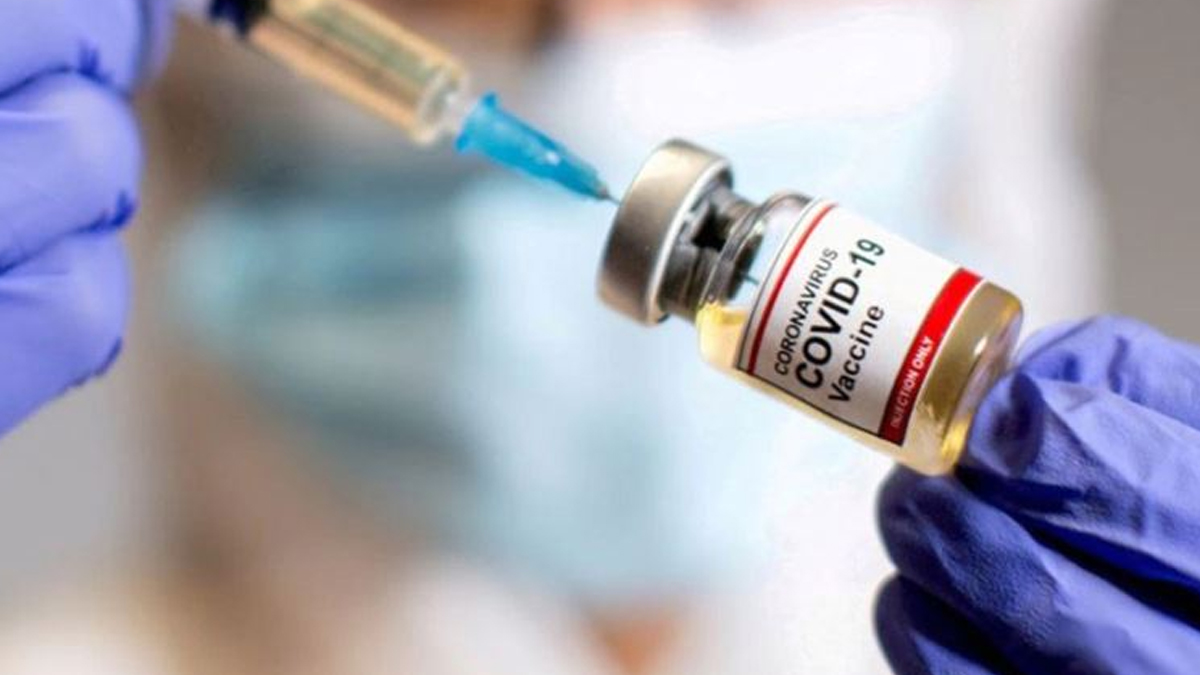 Fransa'da hat�rlat�c� doz a�� olmayanlar�n a�� kartlar� iptal edildi