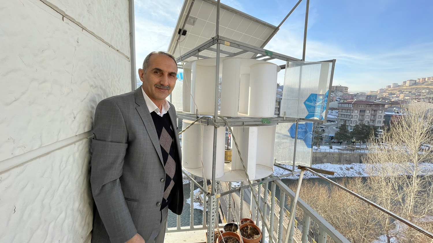 Kendi imkanlar�yla kurdu! Evinin elektri�ini kendi �retiyor