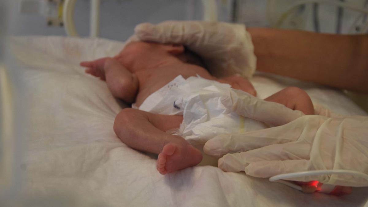 3 haftalk bebek koronavirs nedeniyle hayatn kaybetti