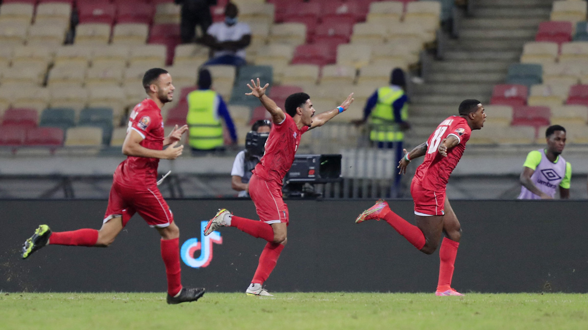 Feghouli oynad�, Cezayir kaybetti