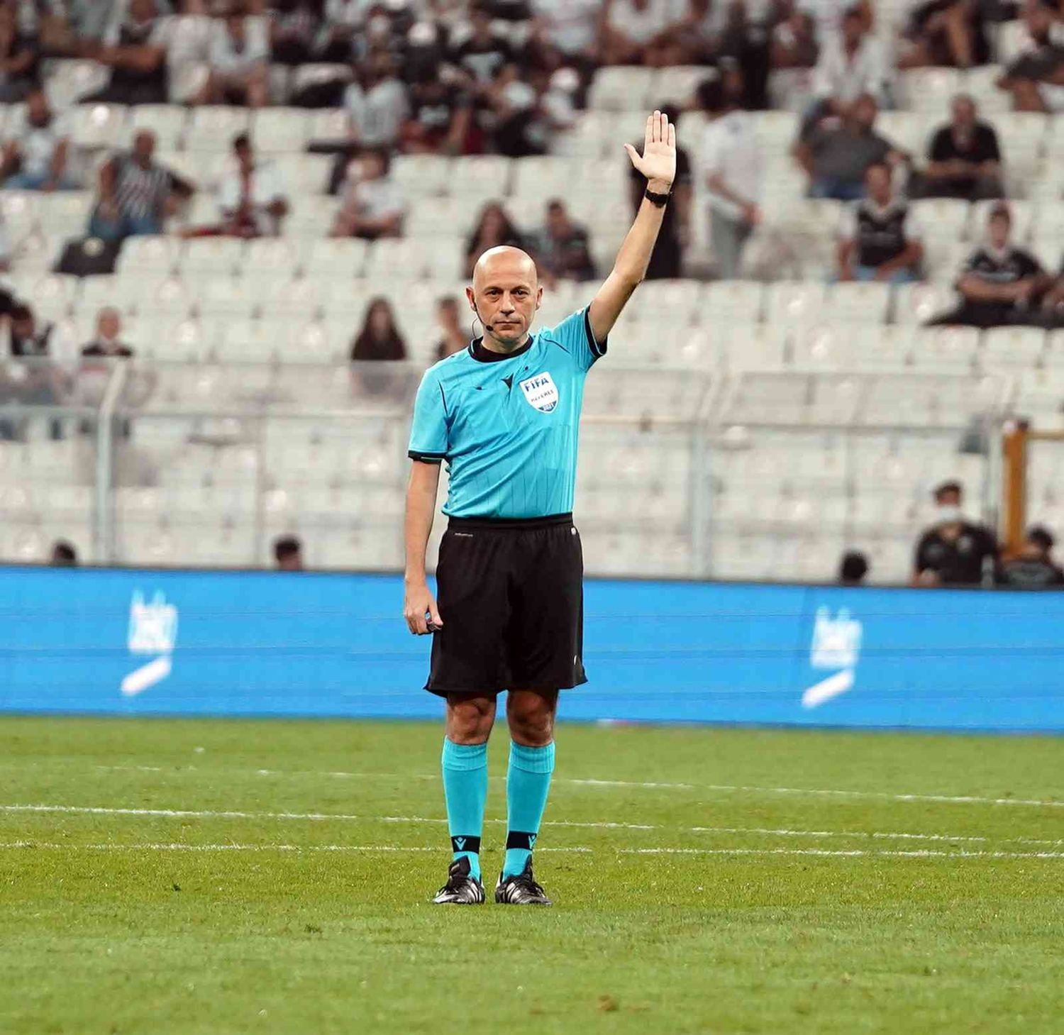 FIFA'dan C�neyt �ak�r'a davet