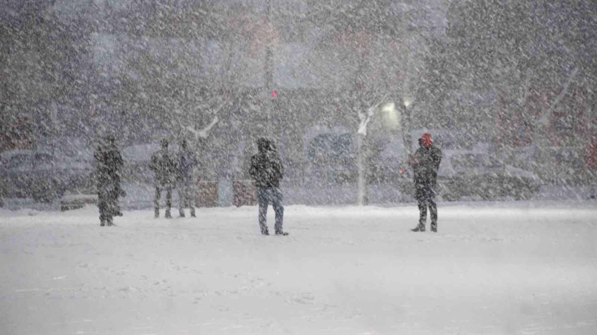 Kar sebebiyle 41 ilde okullar yarn tatil edildi