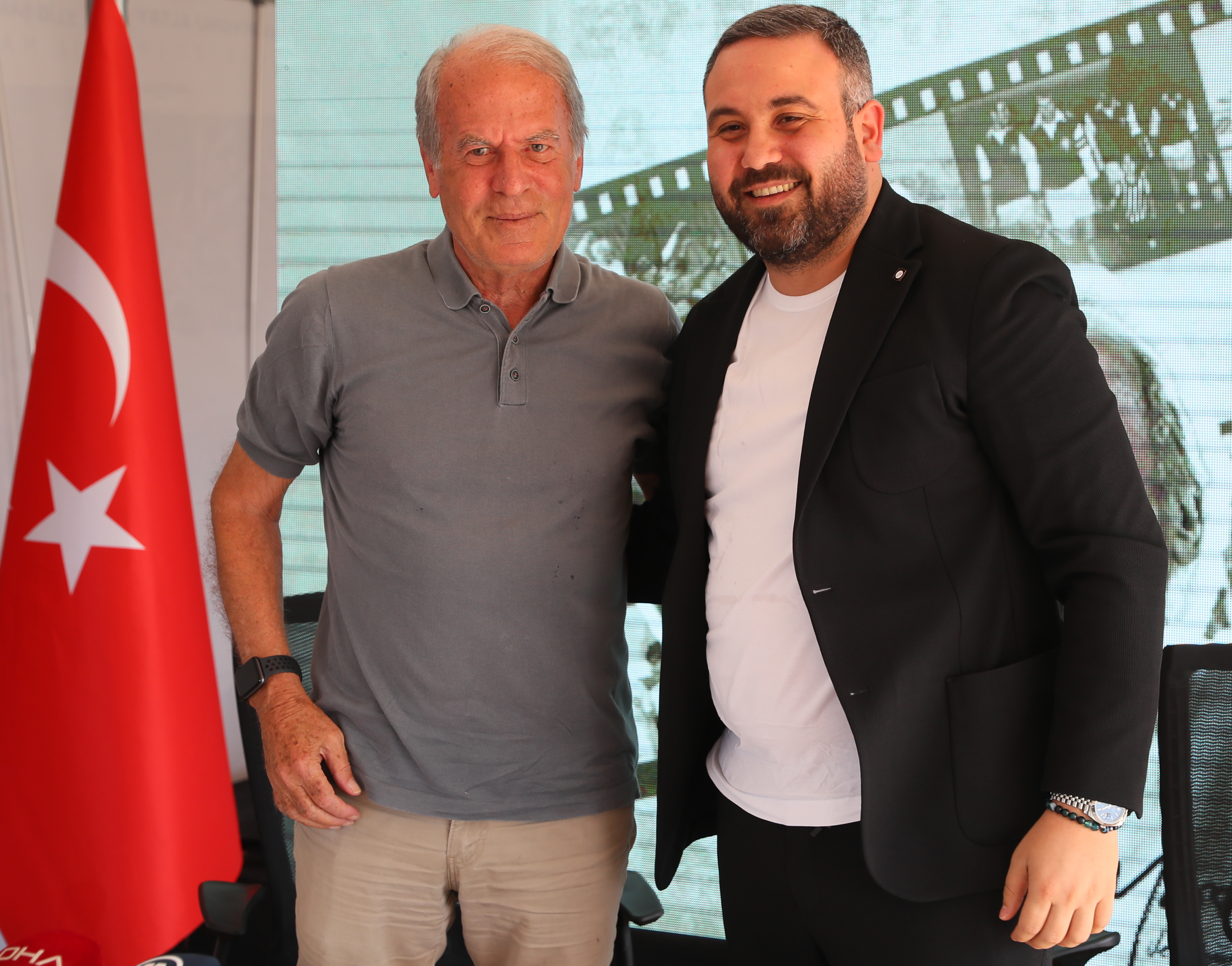 �zg�r Ekmek�io�lu: Duygusal bir karar ald�k