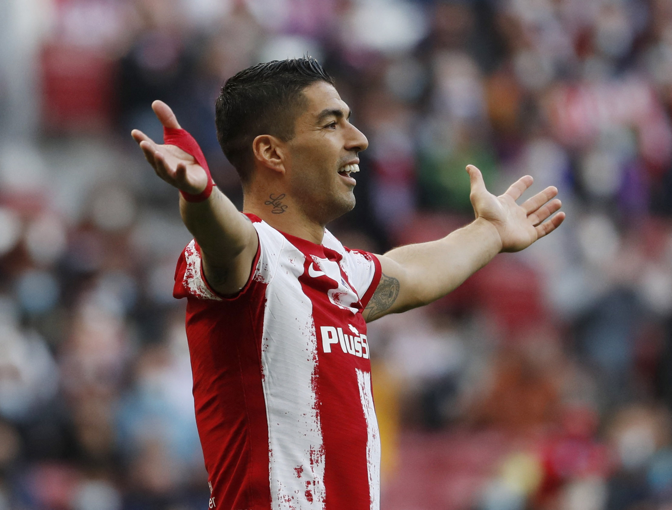 Aston Villa, Luis Suarez'in pe�inde