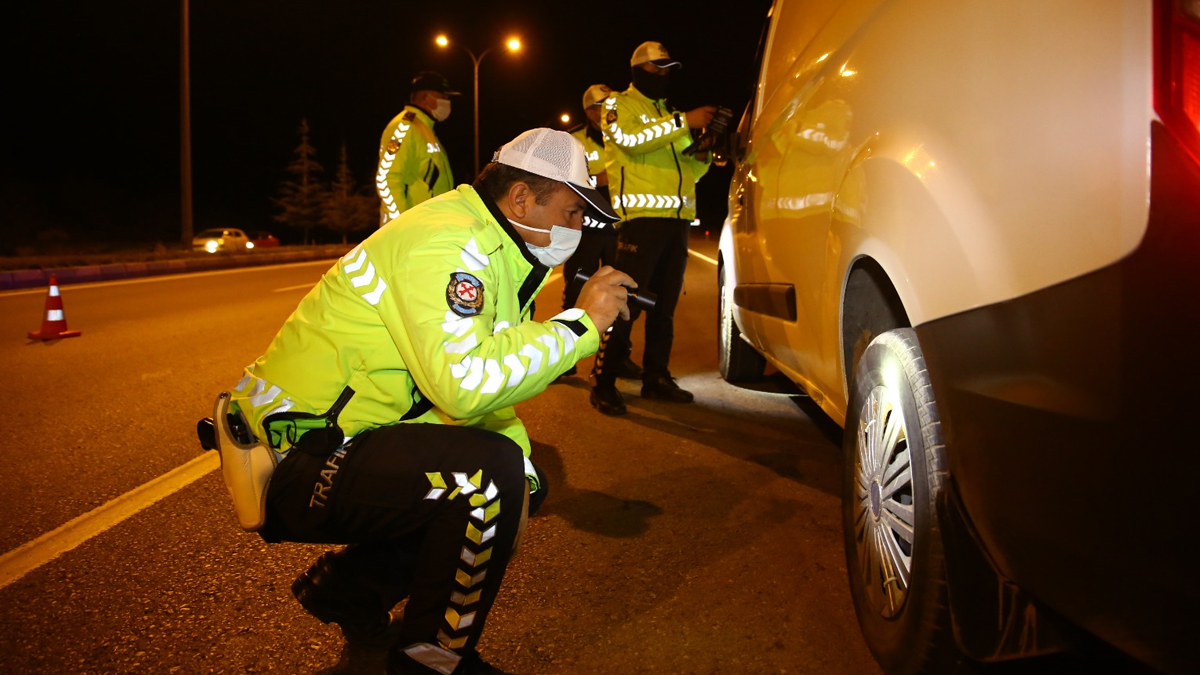 EGM'den k�� lasti�i denetimi! Y�zlerce ara� trafikten men edildi