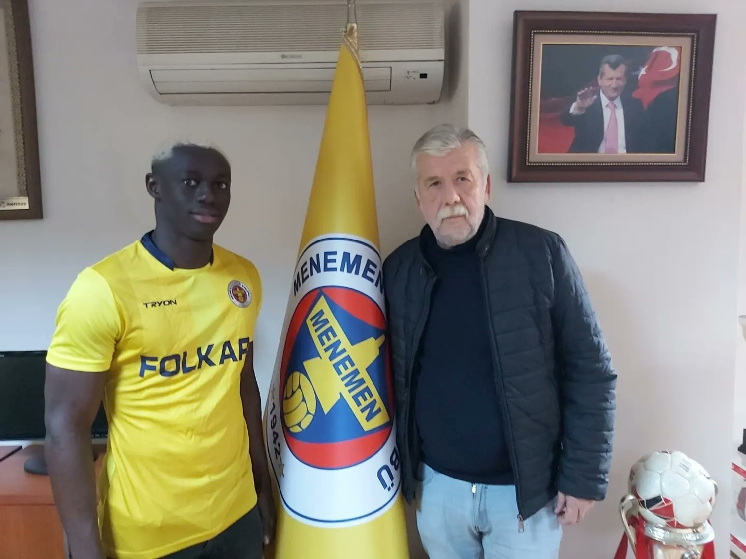 Honore Gomis resmen Menemenspor'da