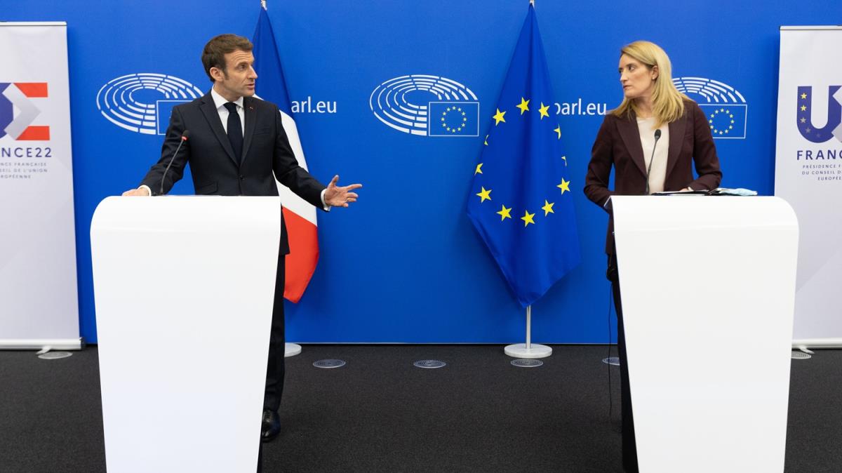 Macron ve AP Bakan soru almad! Gazeteciler salonu terk etti