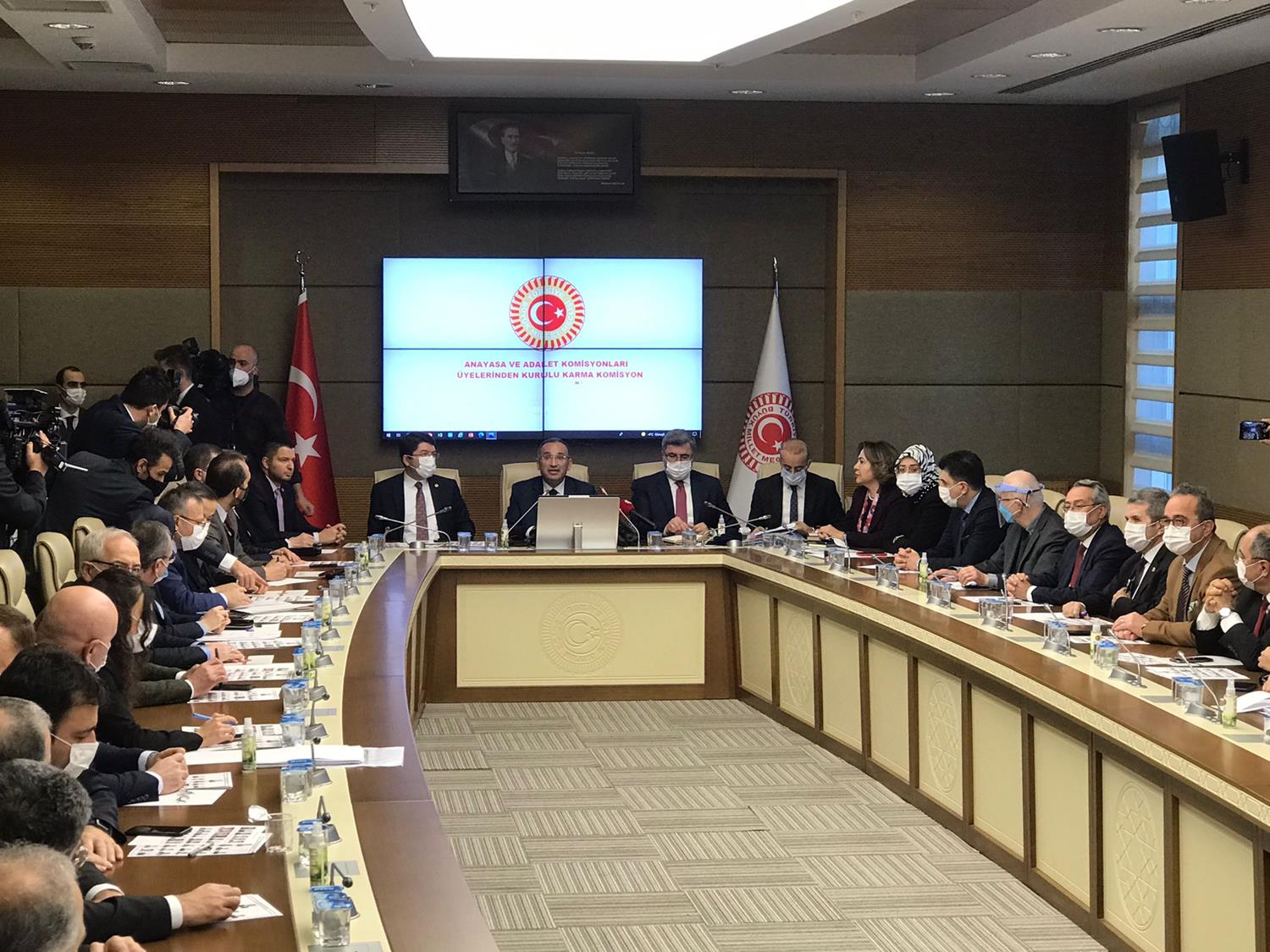 HDP'li Semra G�zel'in dokunulmazl���n�n kald�r�lmas� i�in haz�rl�k Komisyonu kurulacak