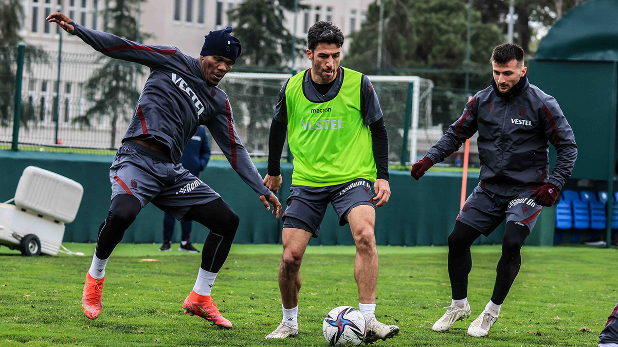 Trabzonspor'da Galatasaray ma�� �ncesi Nwakaeme sevinci