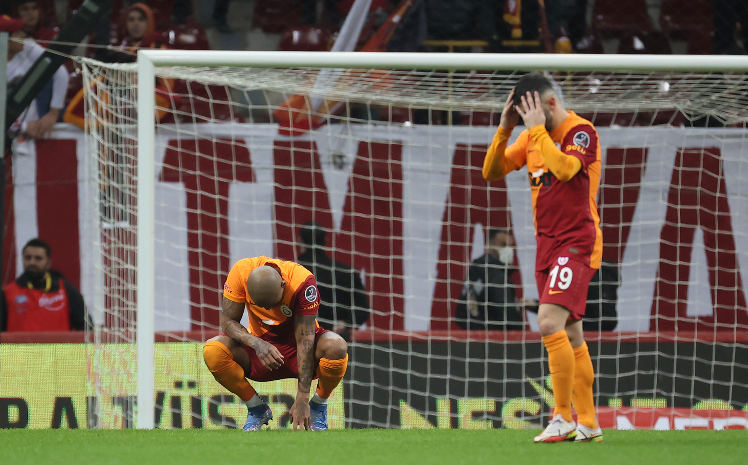 Galatasaray'da Burak Elmas d�nemi hezimetle ba�lad�