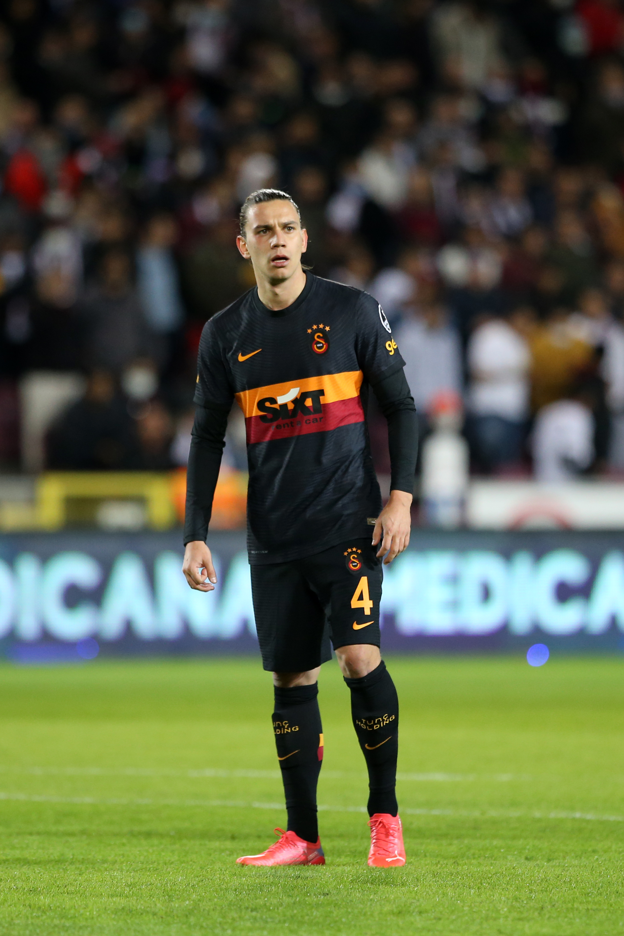 Galatasaray'da Taylan Antalyal�'n�n cezas� bir ma�a indirildi