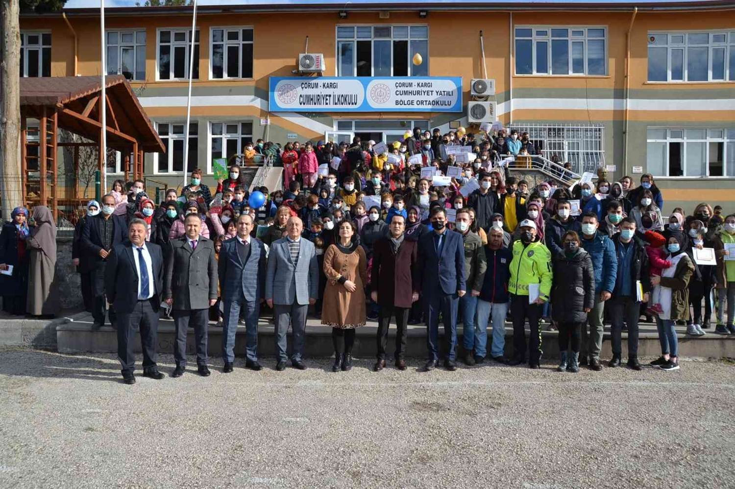 Karg�'da ��rencilerin karne heyecan�