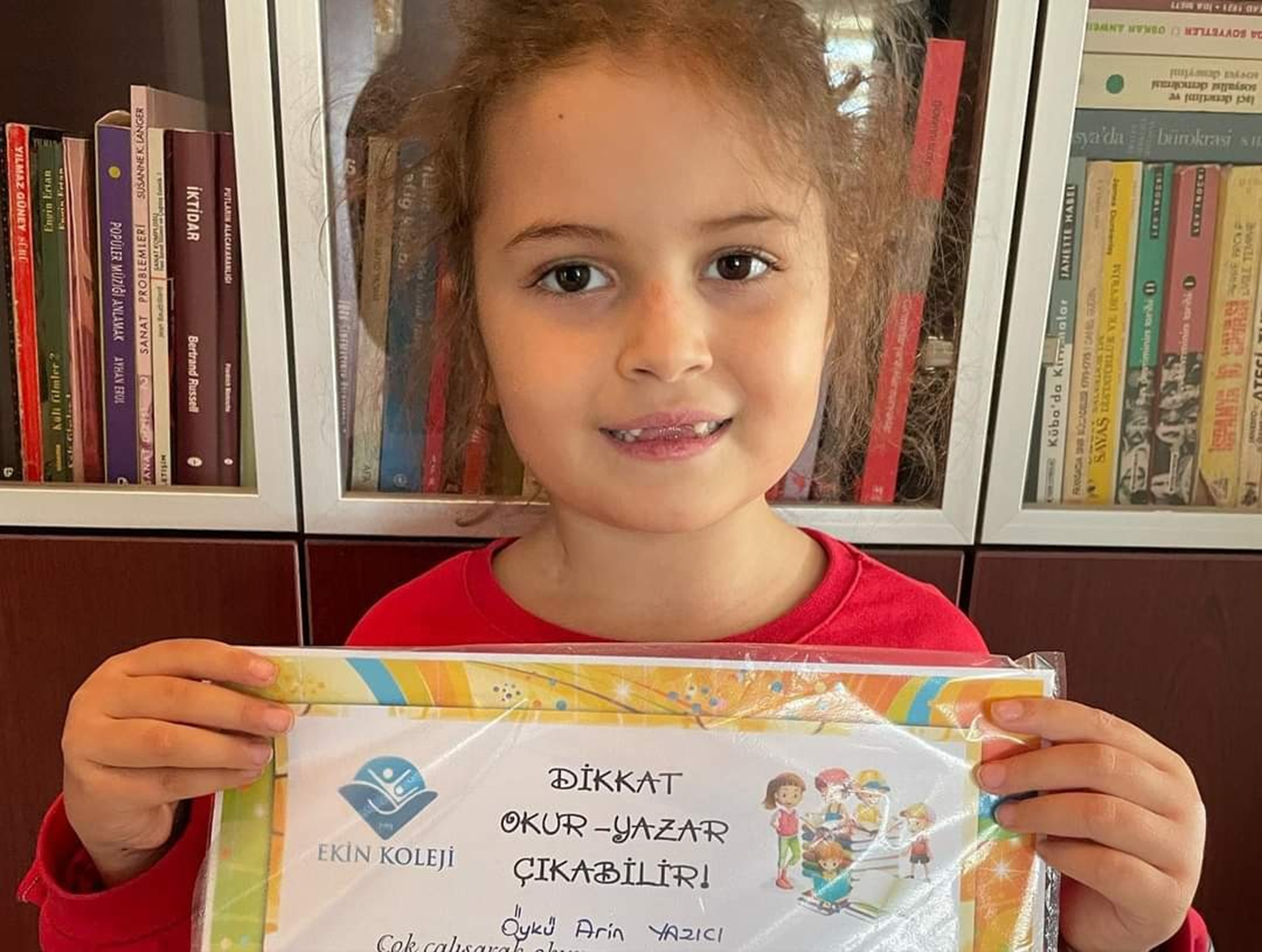 �yk�'de ilk karnesini ald�: Art�k bizim evde okuryazar biri daha var