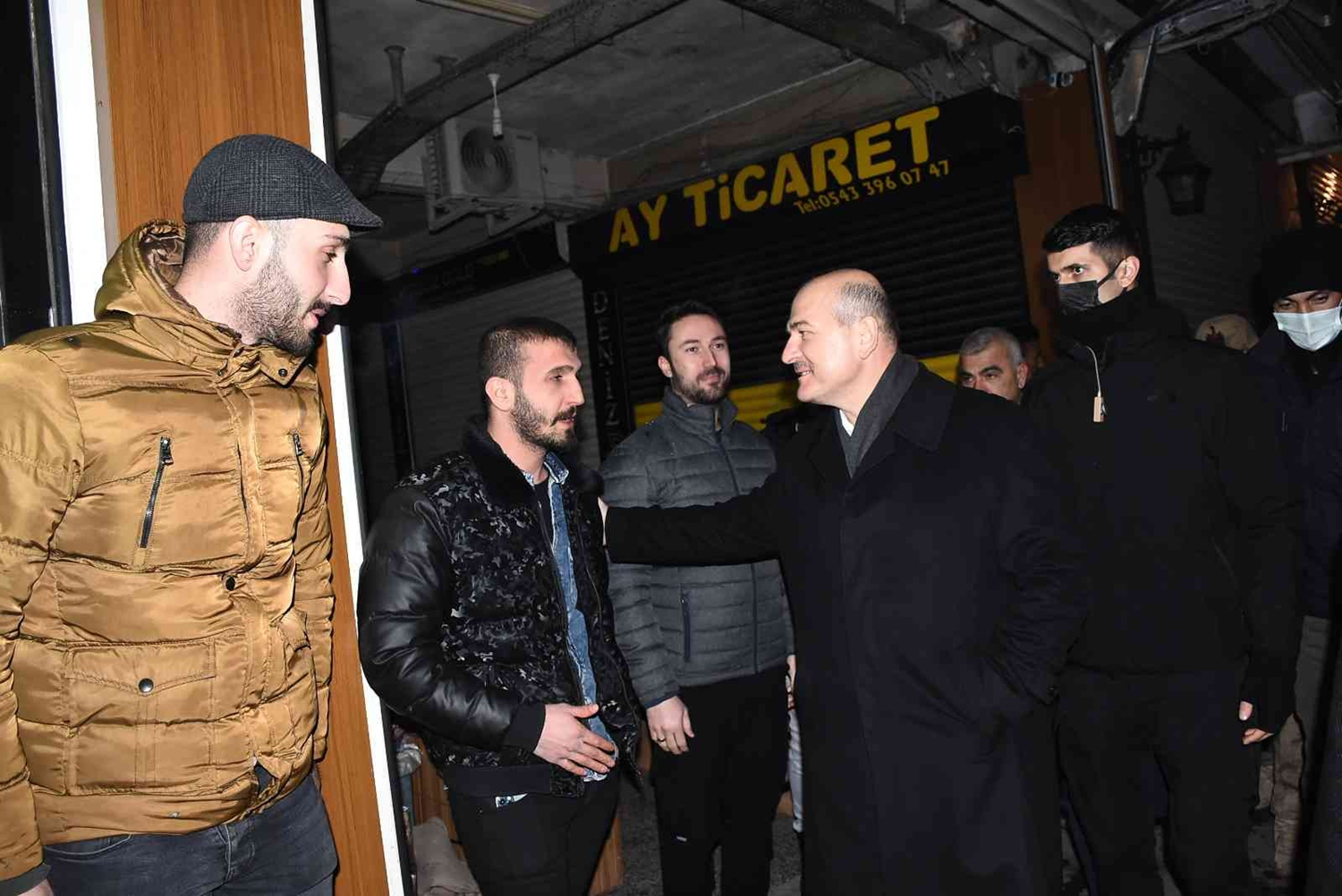 Bakan Soylu, Nusaybin'de esnaf� ziyaret etti