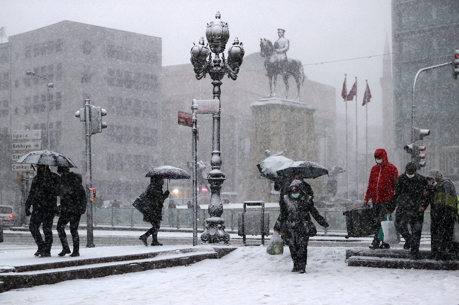 Ba�kent kara teslim oldu!
