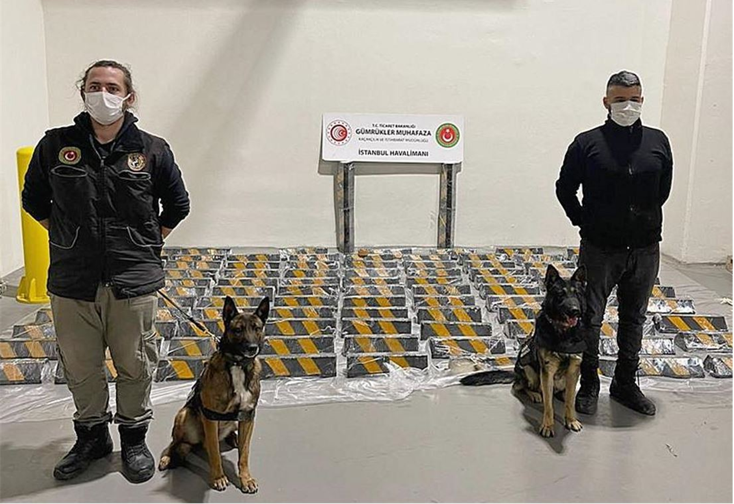 �stanbul Havaliman�'nda 250 kilo metamfetamin yakaland�