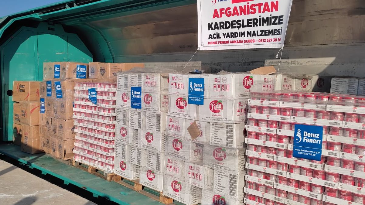 �yilik trenimize bir destek de Deniz Feneri'nden: 80 tonluk insani yard�m