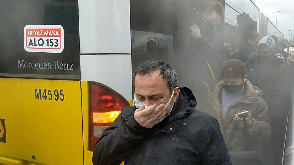 Zeytinburnu'nda metrobsn motoru yand!  Yolcular tahliye edildi