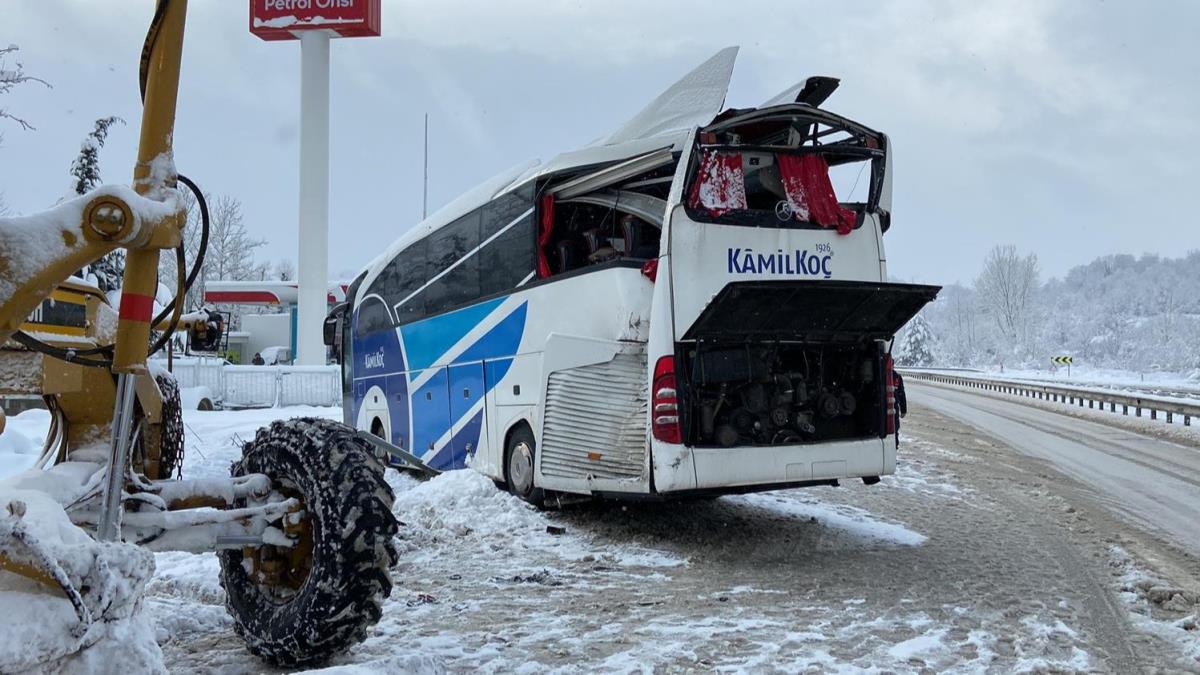 Bursa'da yolcu otobs TIR'a arpt: 2 yaral 
