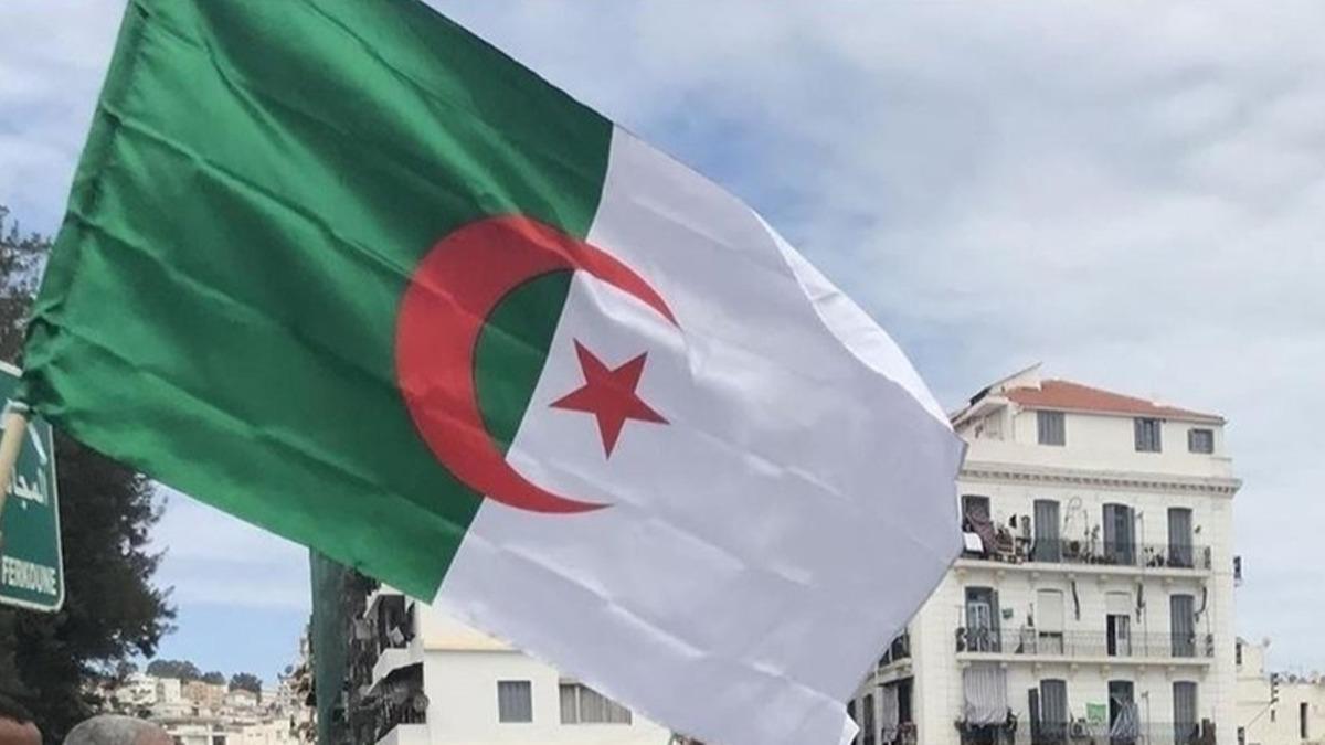 Cezayir'den sylentilere cevap: Toplanma iin kesin tarih belli deil