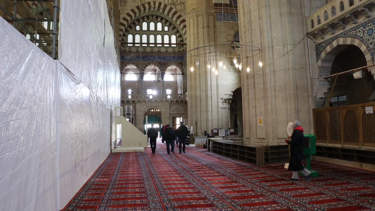 Restorasyona alnan Selimiye Camisi'nde ibadet iin alan oluturuldu