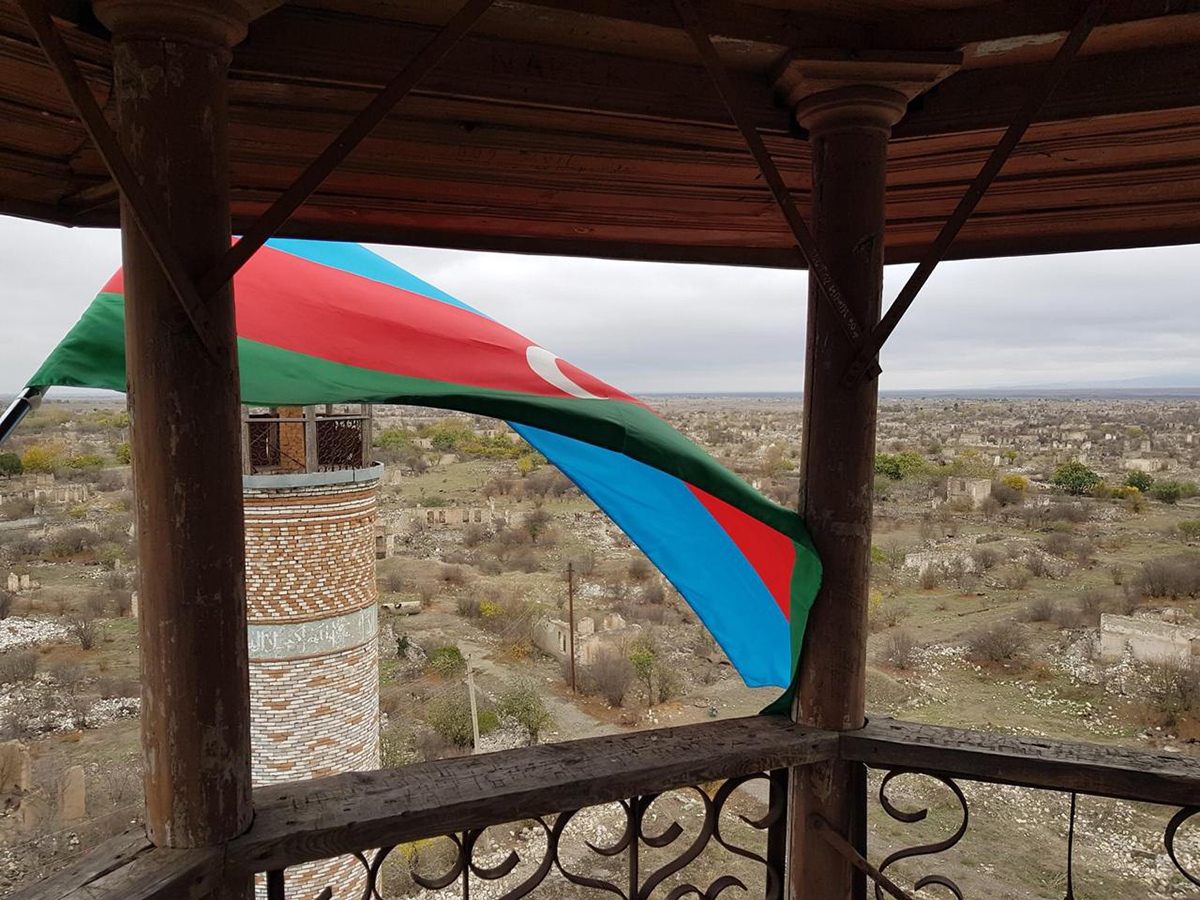 Azerbaycan'da i�galden kurtar�lan A�dam ve �u�a'ya otob�s seferleri ba�lad�