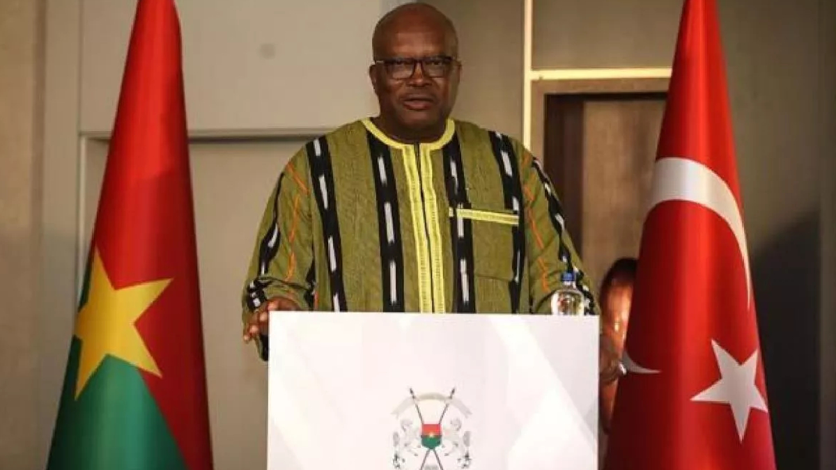 Burkina Faso Cumhurba�kan� Kabore bir grup asker taraf�ndan al�konuldu