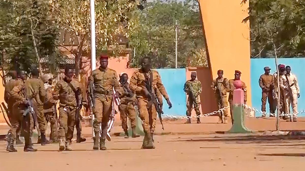 Burkina Faso'da y�netime el koyan cuntac�lar darbe bildirisini okudu