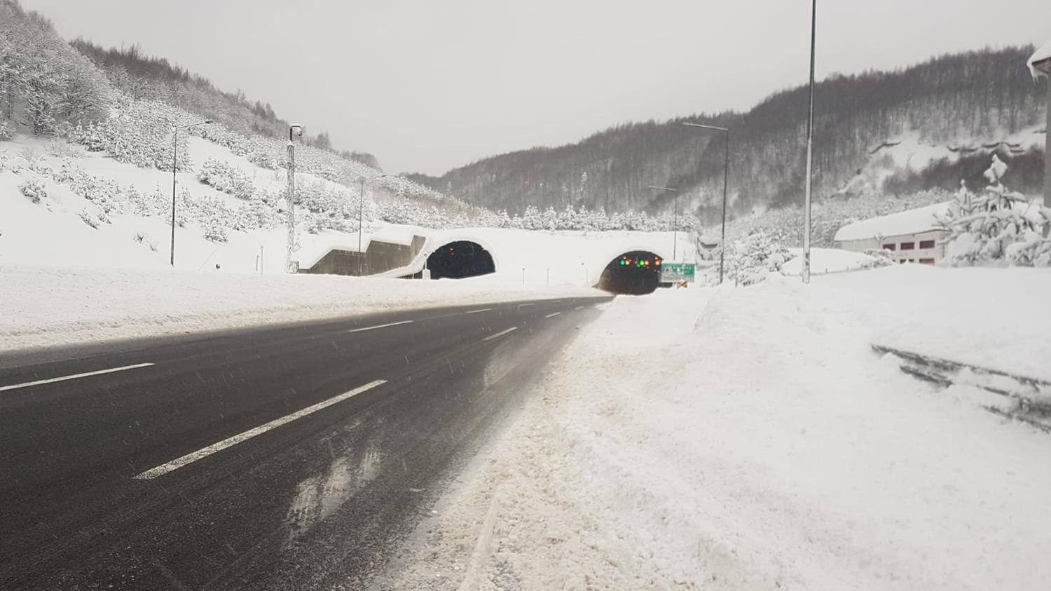 �stanbul-Ankara D-100 Devlet Yolu her iki y�nde t�m ara�lar i�in trafi�e a��ld�