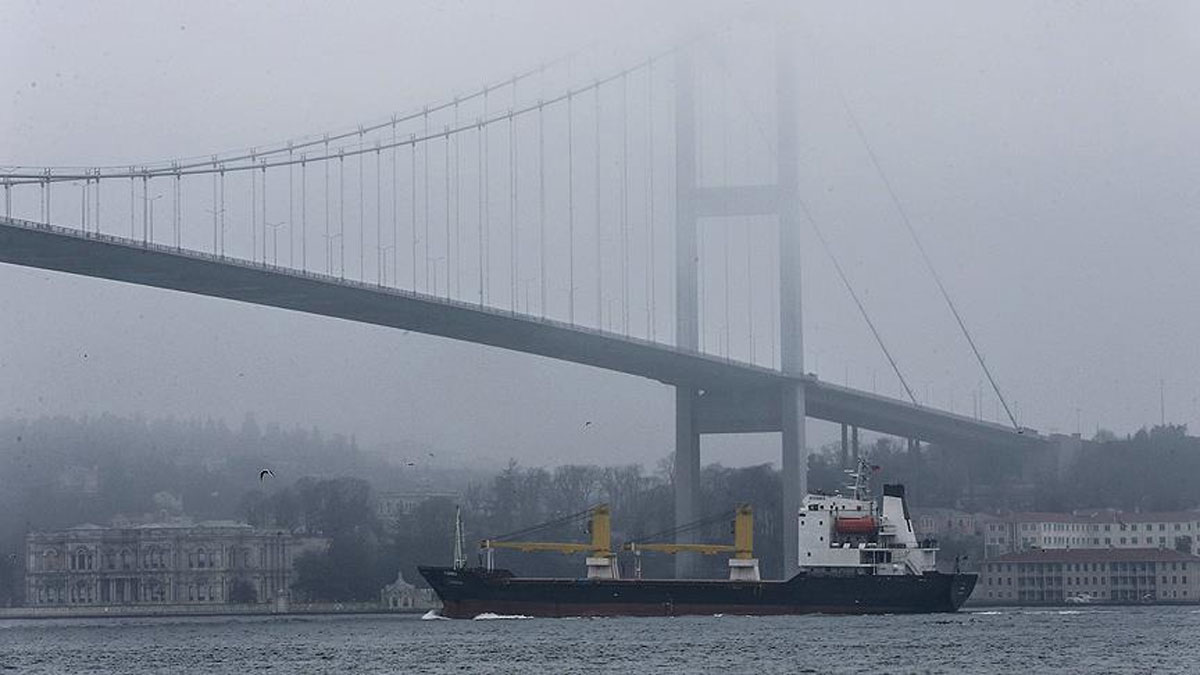 �stanbul Bo�az�'nda gemi ge�i�leri �ift y�nl� ask�ya al�nd�
