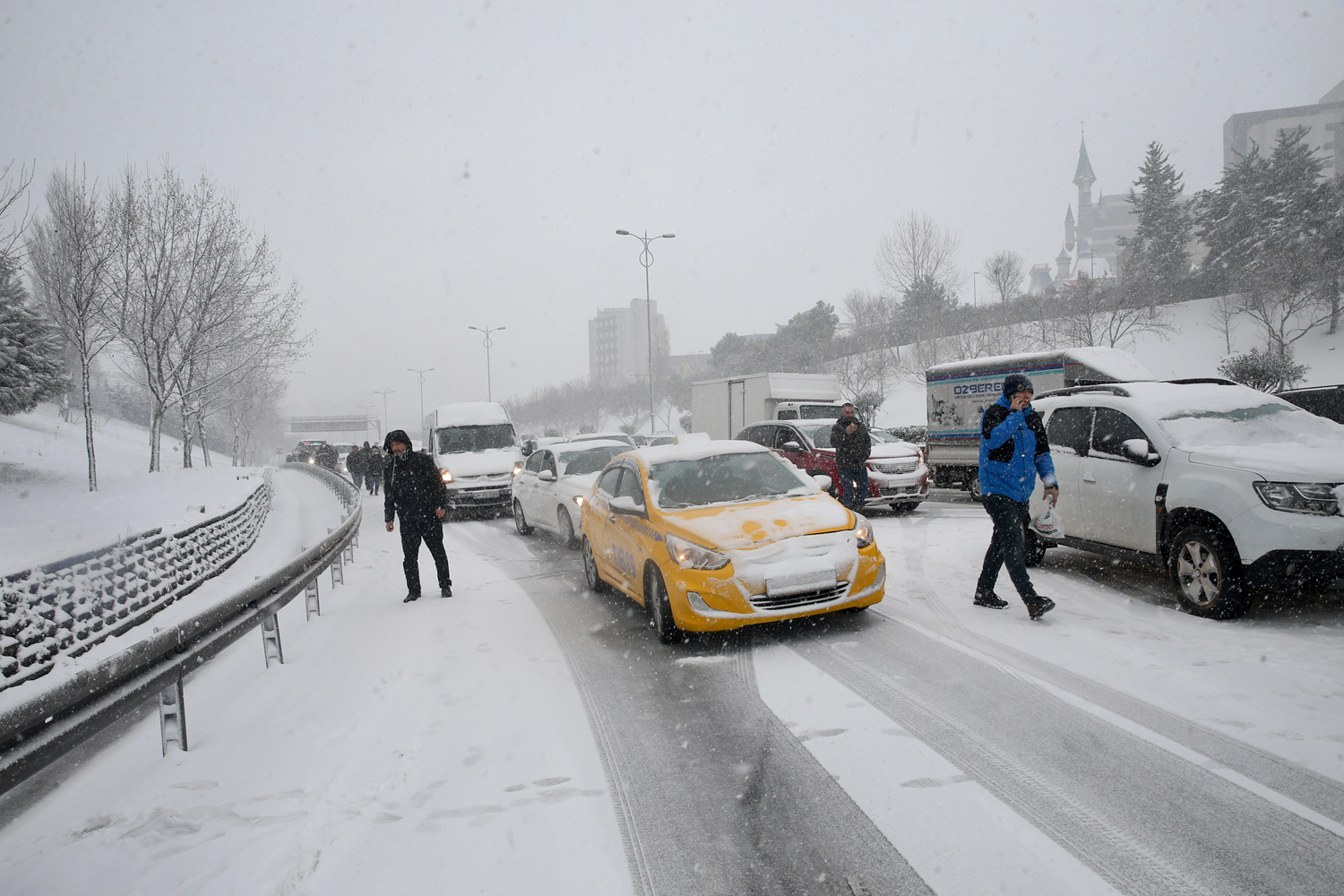 KGM duyurdu: Sakarya'dan itibaren ge�i� yasak!